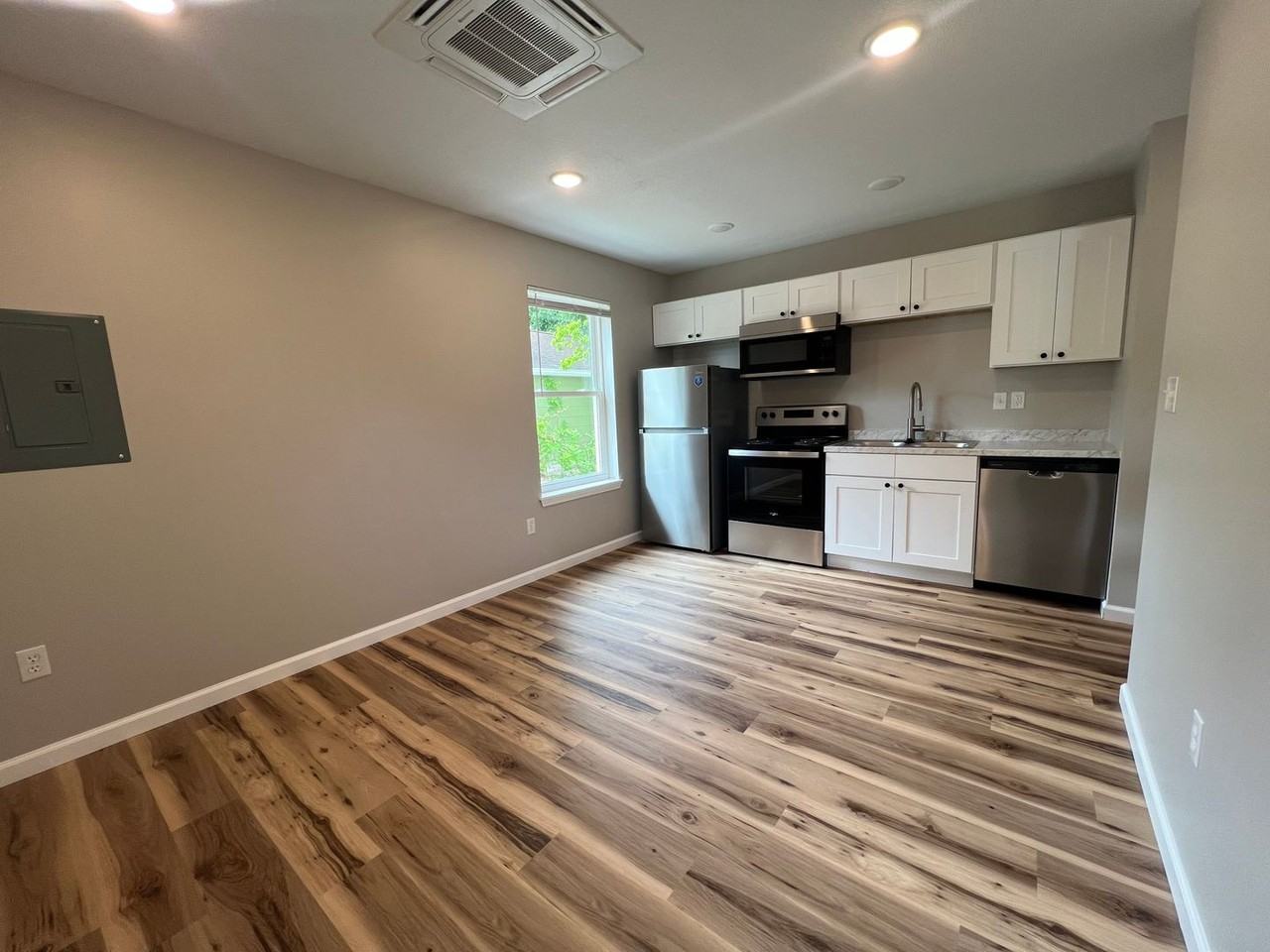 500 W Worley St - Photo 2 of 5
