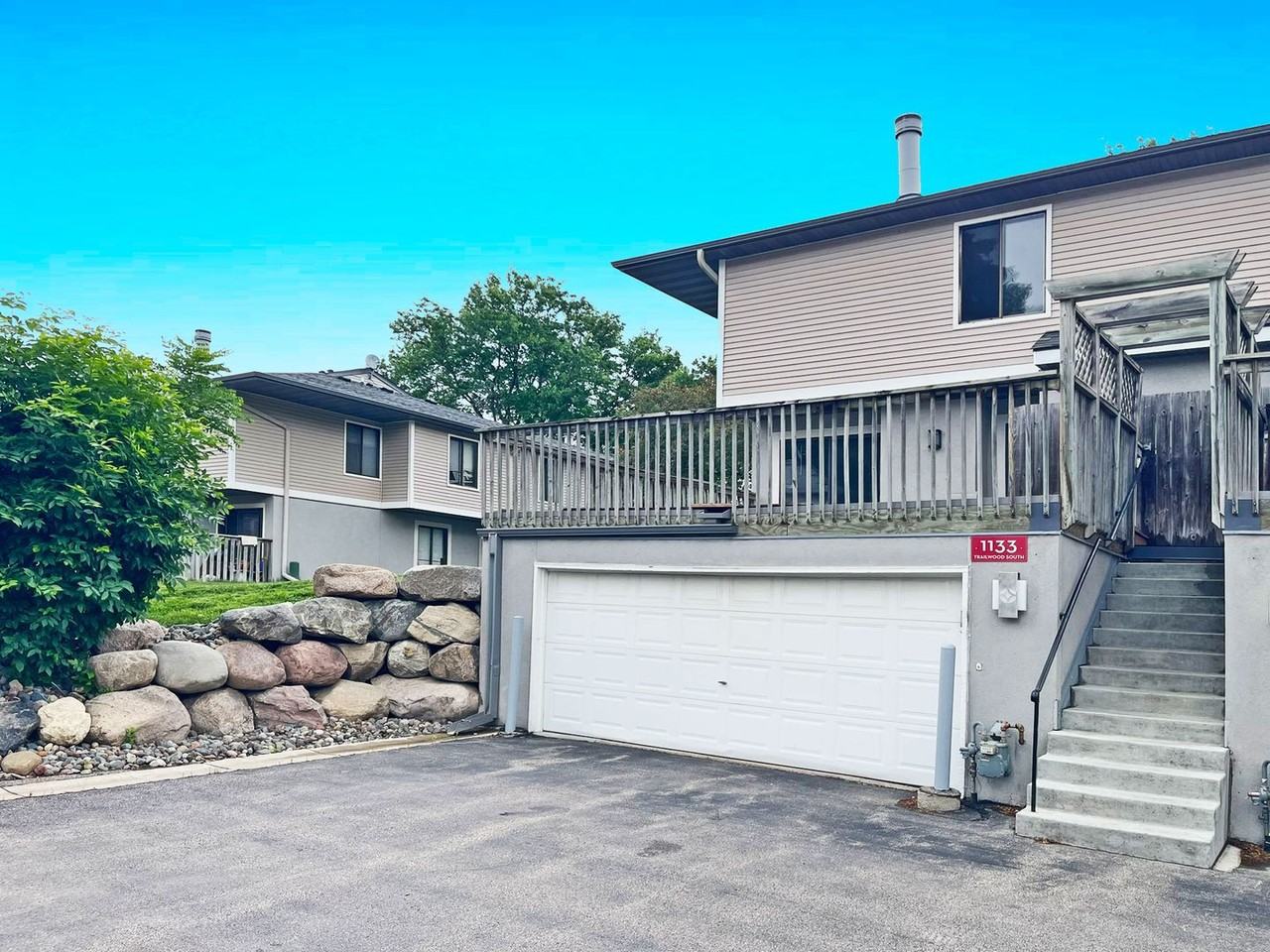 1133 Trailwood S - Photo 2 of 20