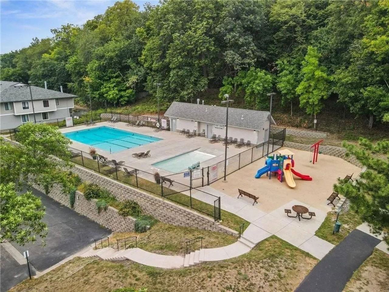 1133 Trailwood S - Photo 3 of 20
