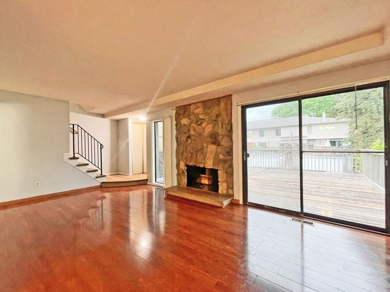 1133 Trailwood S - Photo 4 of 20