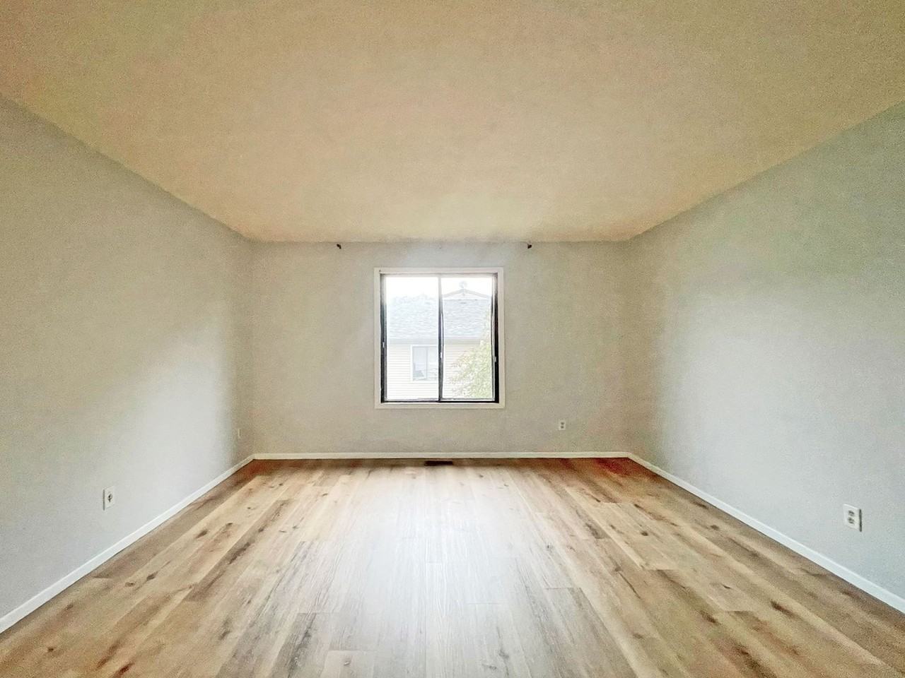 1133 Trailwood S - Photo 7 of 20