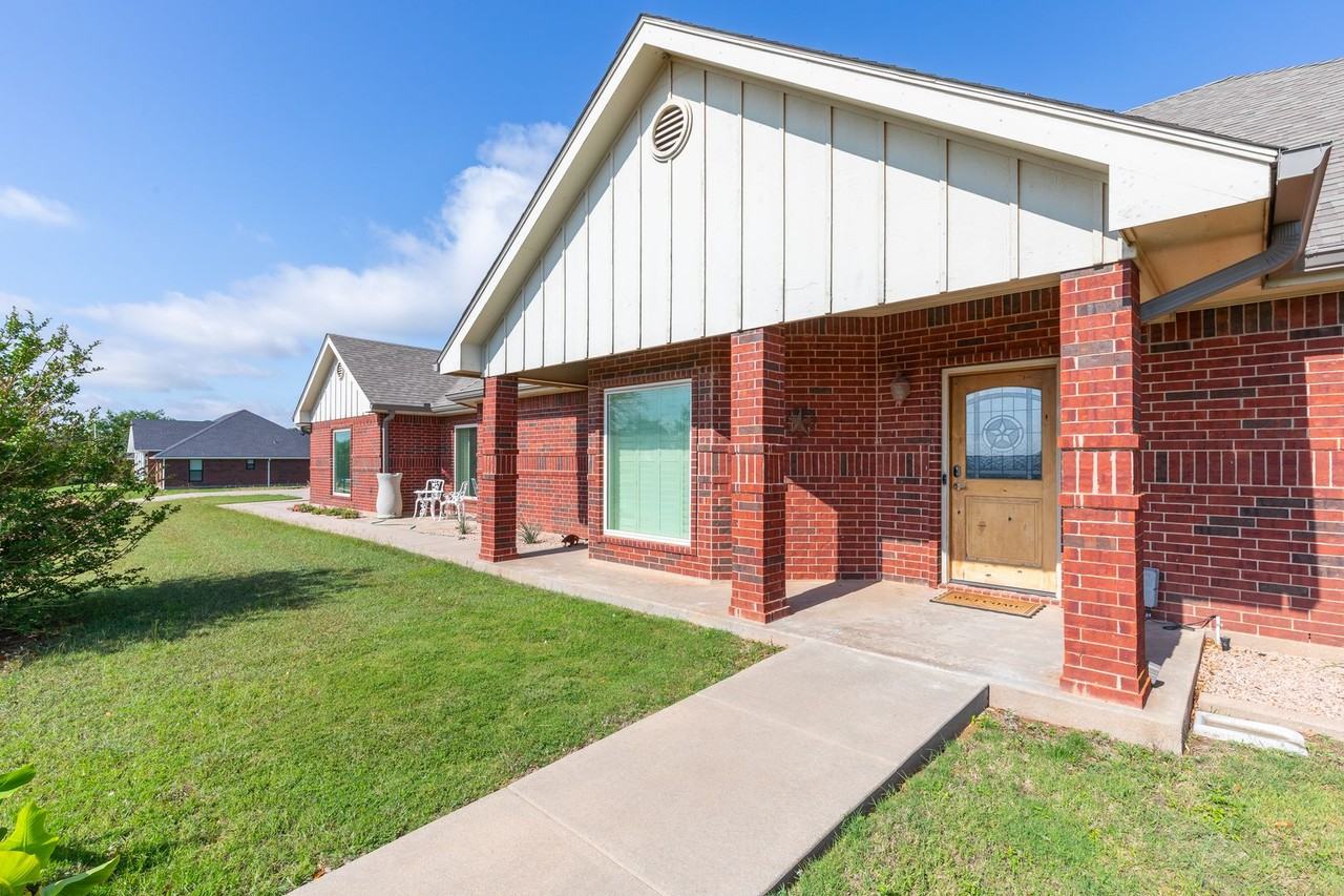 364 Alexandra Dr - Photo 4 of 50