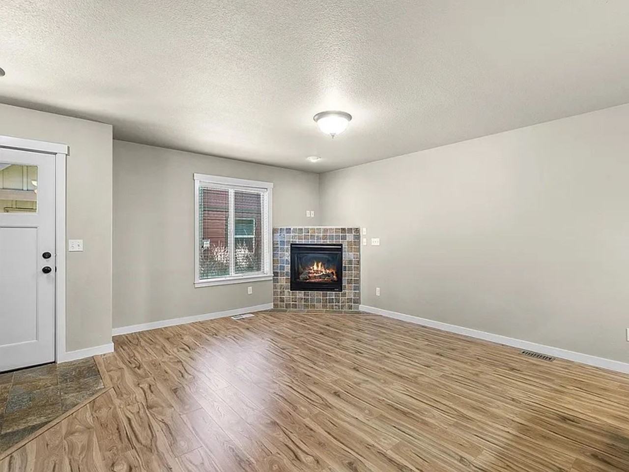 433 Nw 25th St - Photo 4 of 21