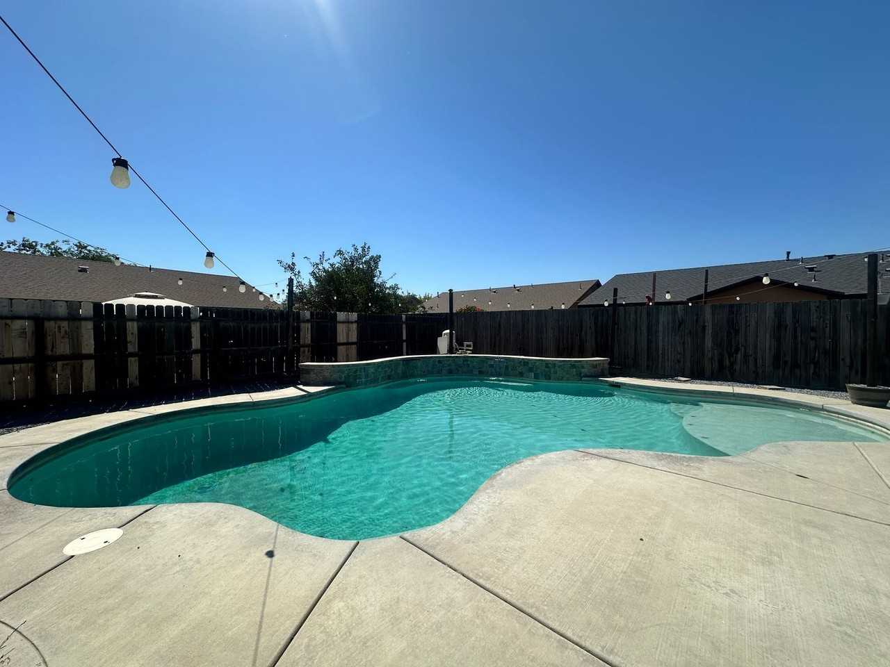 1253 Monterey Ave - Photo 4 of 21
