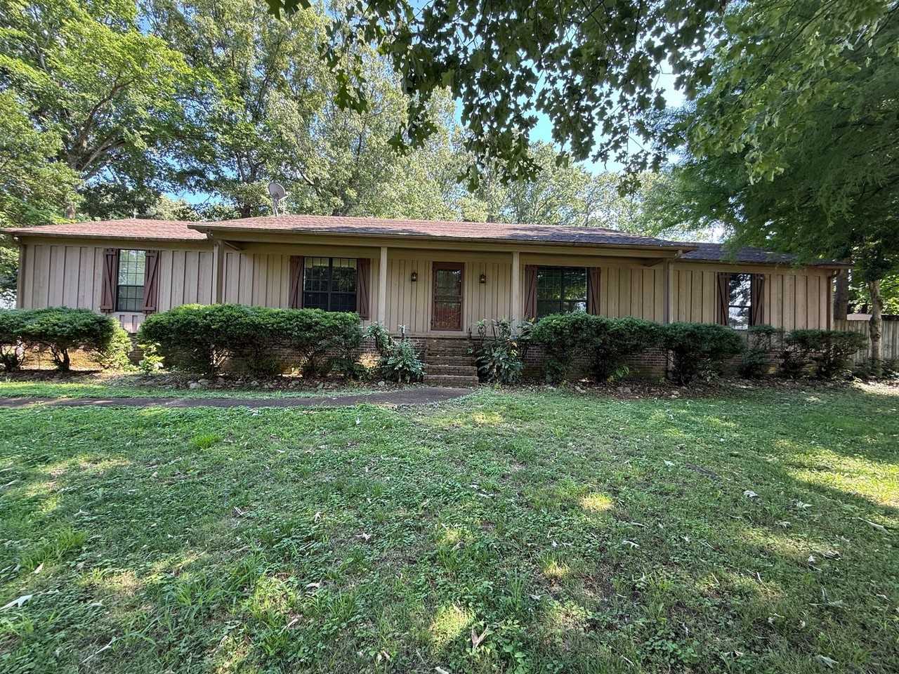 102 Hickory Hill Dr - Photo 2 of 16