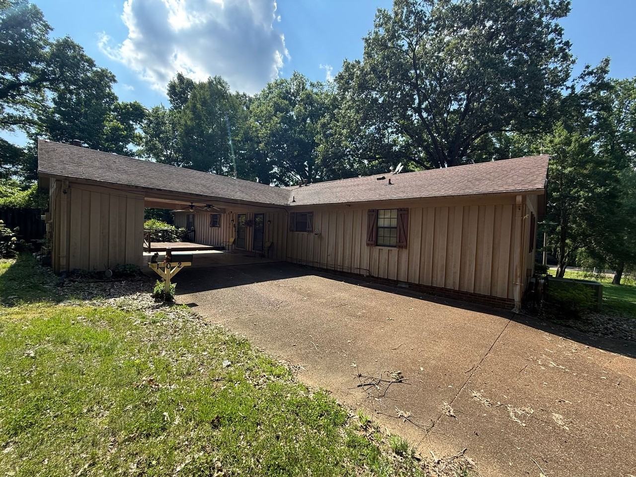 102 Hickory Hill Dr - Photo 3 of 16