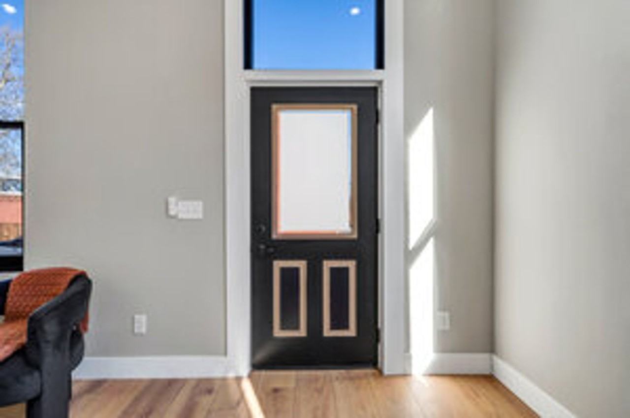 1000 Barton St - Photo 2 of 16