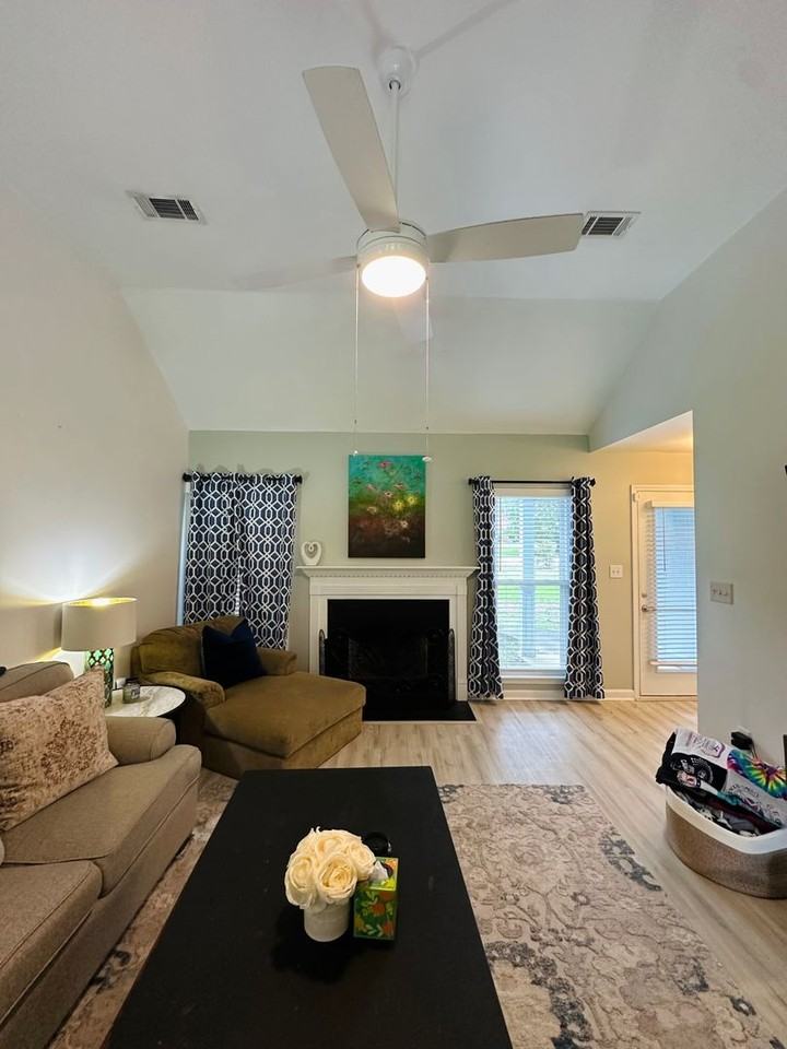 103 Meadow Creek Dr - Photo 3 of 50