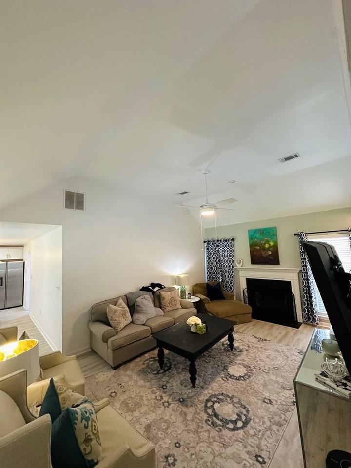 103 Meadow Creek Dr - Photo 4 of 50