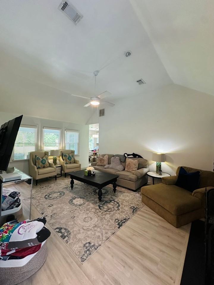 103 Meadow Creek Dr - Photo 5 of 50