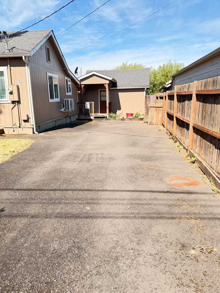 635 S 14th St - Photo 4 of 22