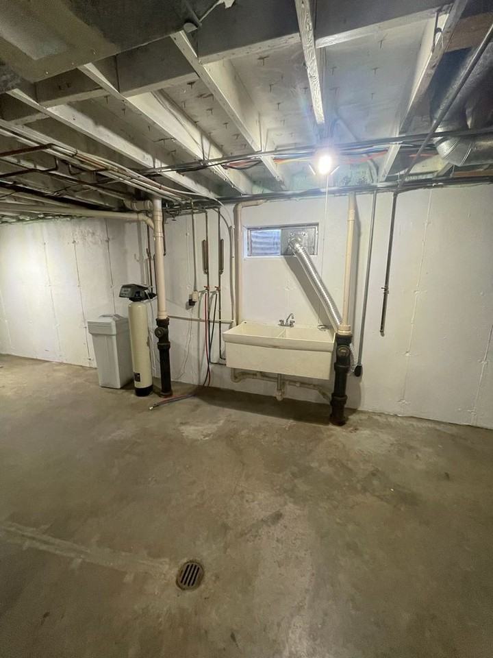 2218 W Wall St - Photo 2 of 16