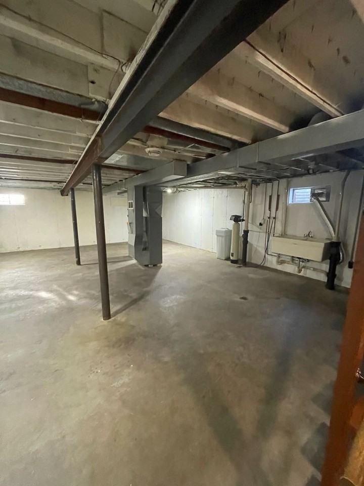 2218 W Wall St - Photo 3 of 16