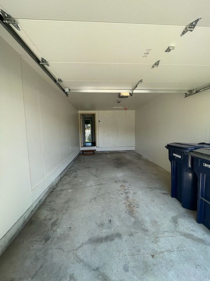 2218 W Wall St - Photo 4 of 16