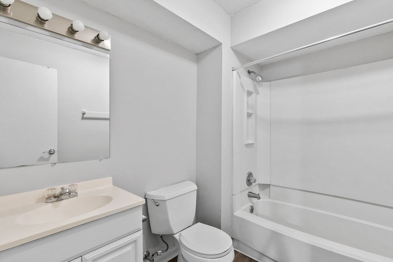 Monroe Crest Apartments - Photo 2 of 9