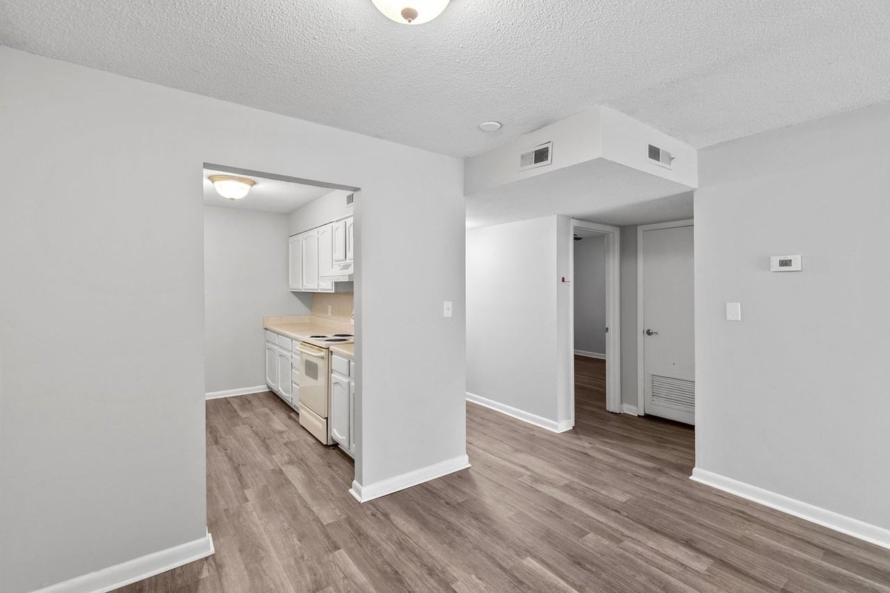 Monroe Crest Apartments - Photo 3 of 9