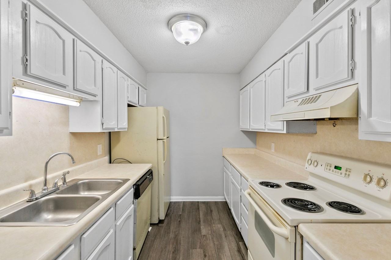 Monroe Crest Apartments - Photo 4 of 9