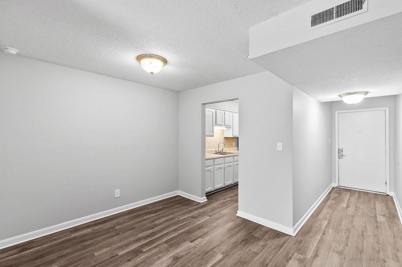 Monroe Crest Apartments - Photo 5 of 9