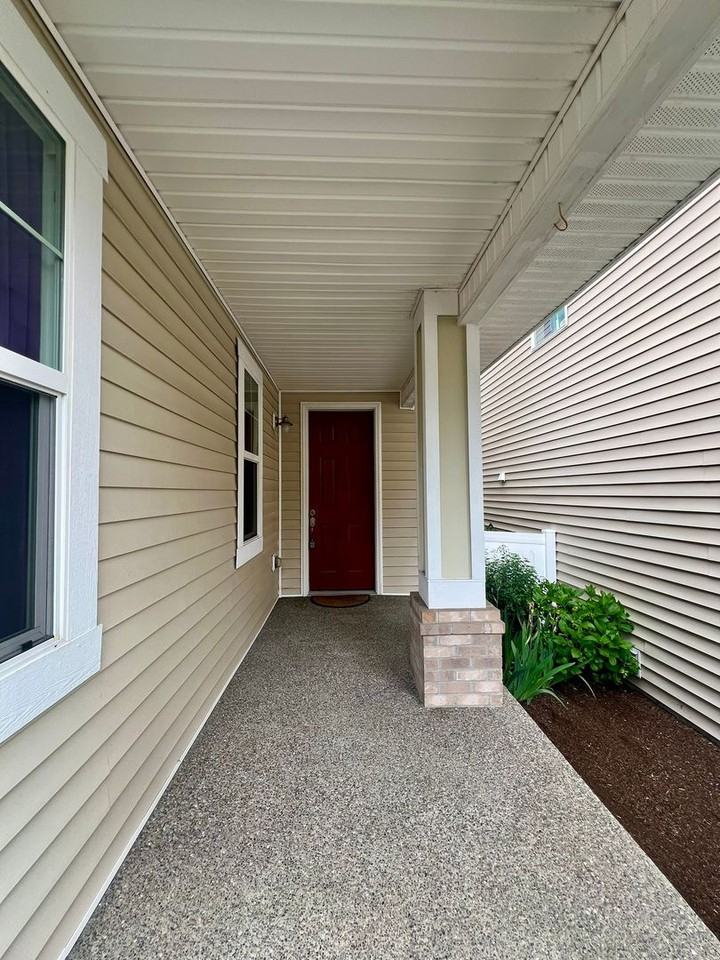 7542 Traditions Ave Ne - Photo 2 of 24