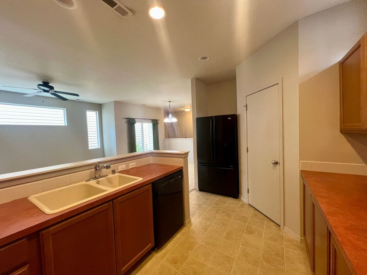 7542 Traditions Ave Ne - Photo 6 of 24