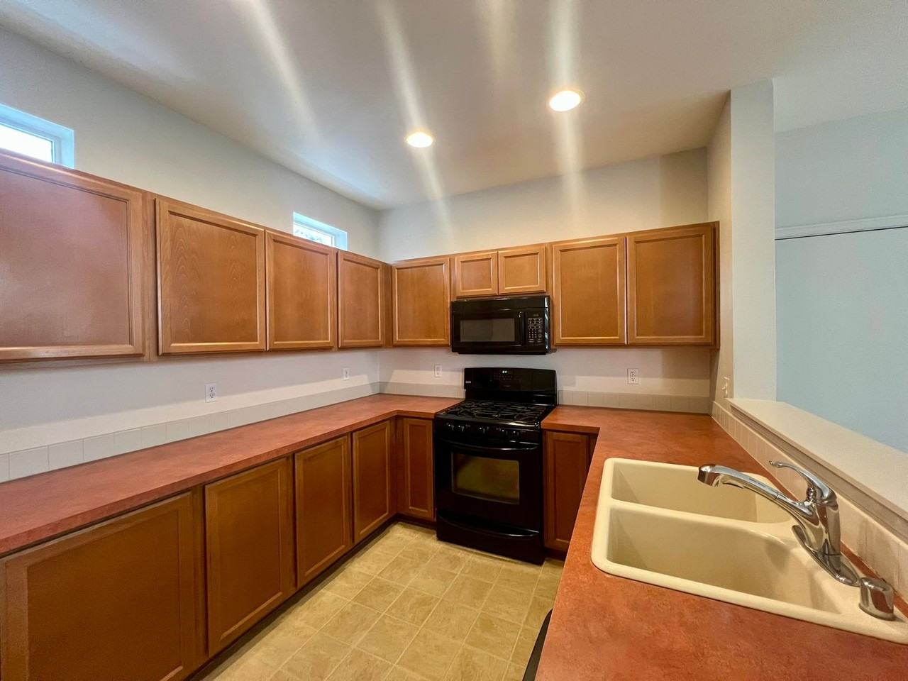 7542 Traditions Ave Ne - Photo 7 of 24