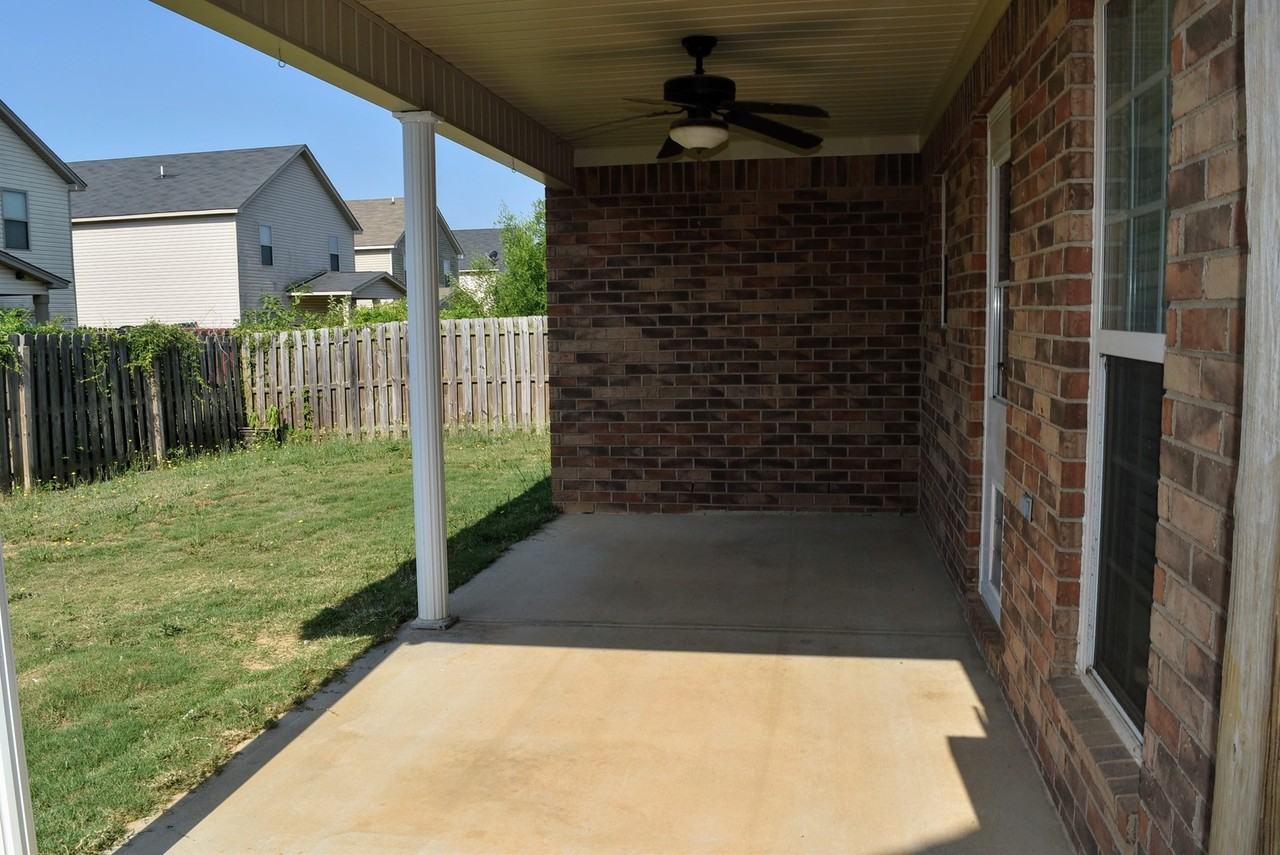 1074 Grove Landing Ln - Photo 7 of 33