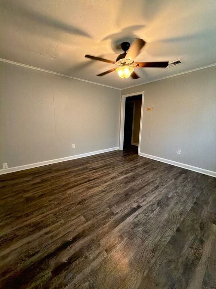 1388 Kyle St - Photo 3 of 16