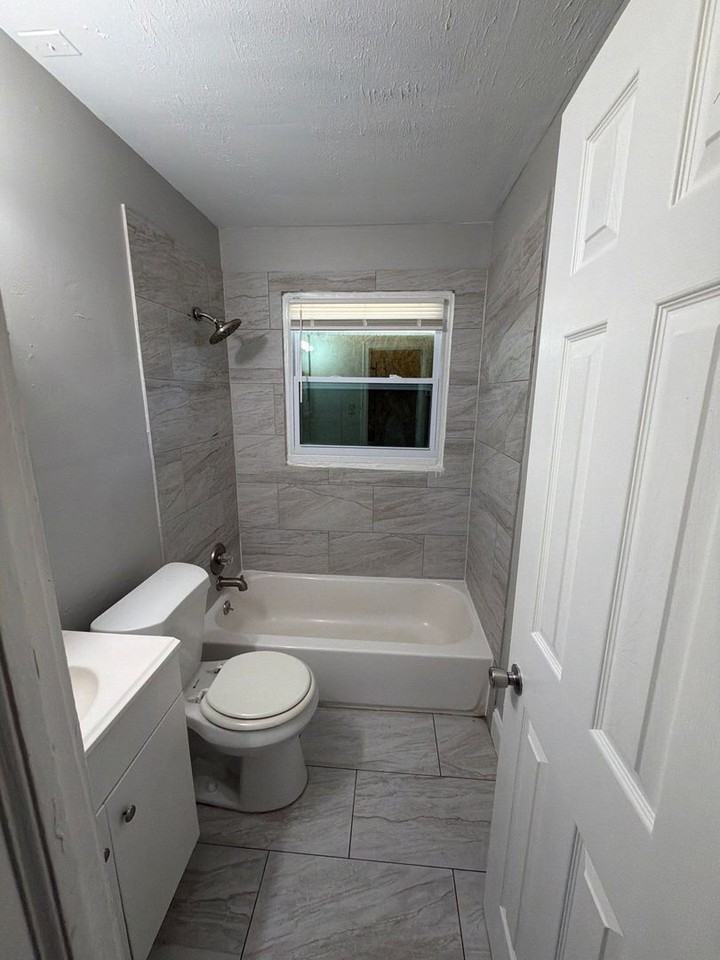 1388 Kyle St - Photo 4 of 16