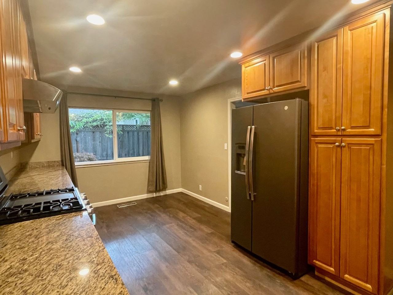 1042 W Hacienda Ave - Photo 5 of 17