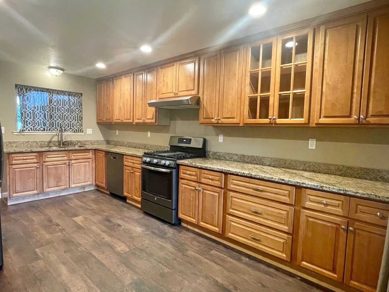 1042 W Hacienda Ave - Photo 6 of 17