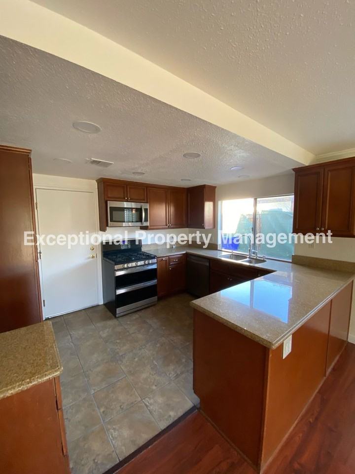 6905 Dakota Ave - Photo 7 of 23