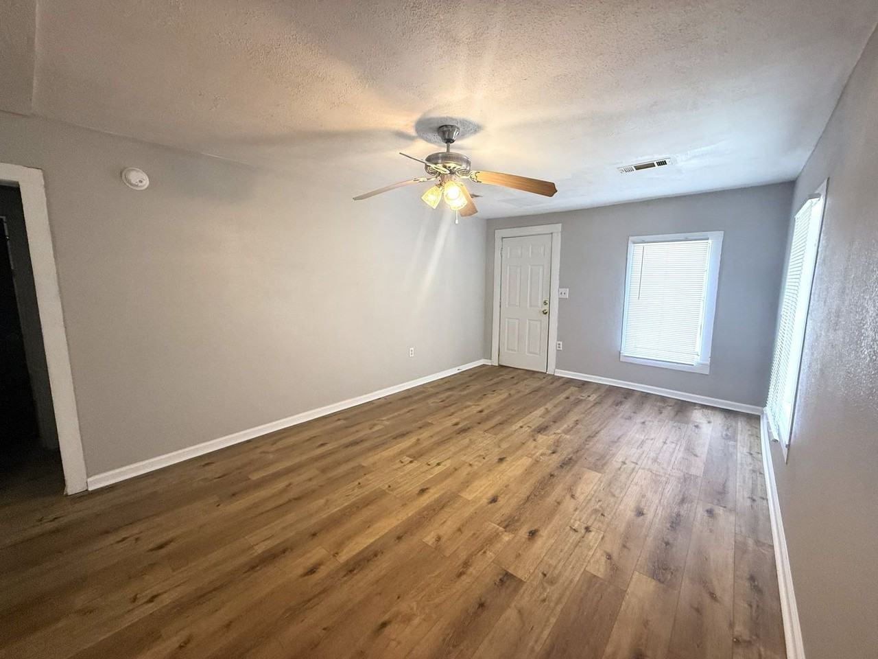 300 N Kinney Ave - Photo 5 of 20