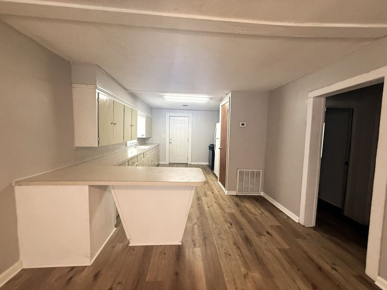 300 N Kinney Ave - Photo 6 of 20