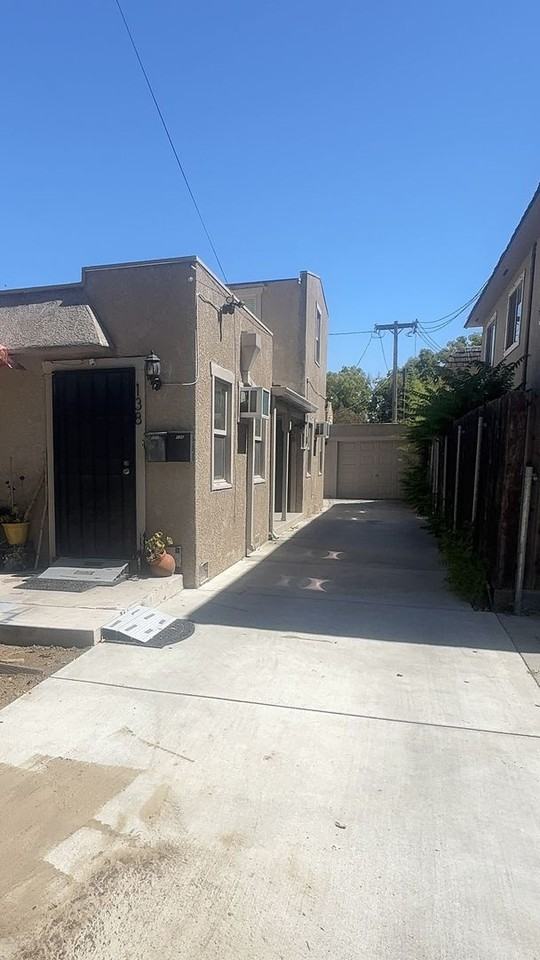 136 E Morris Ave - Photo 2 of 13