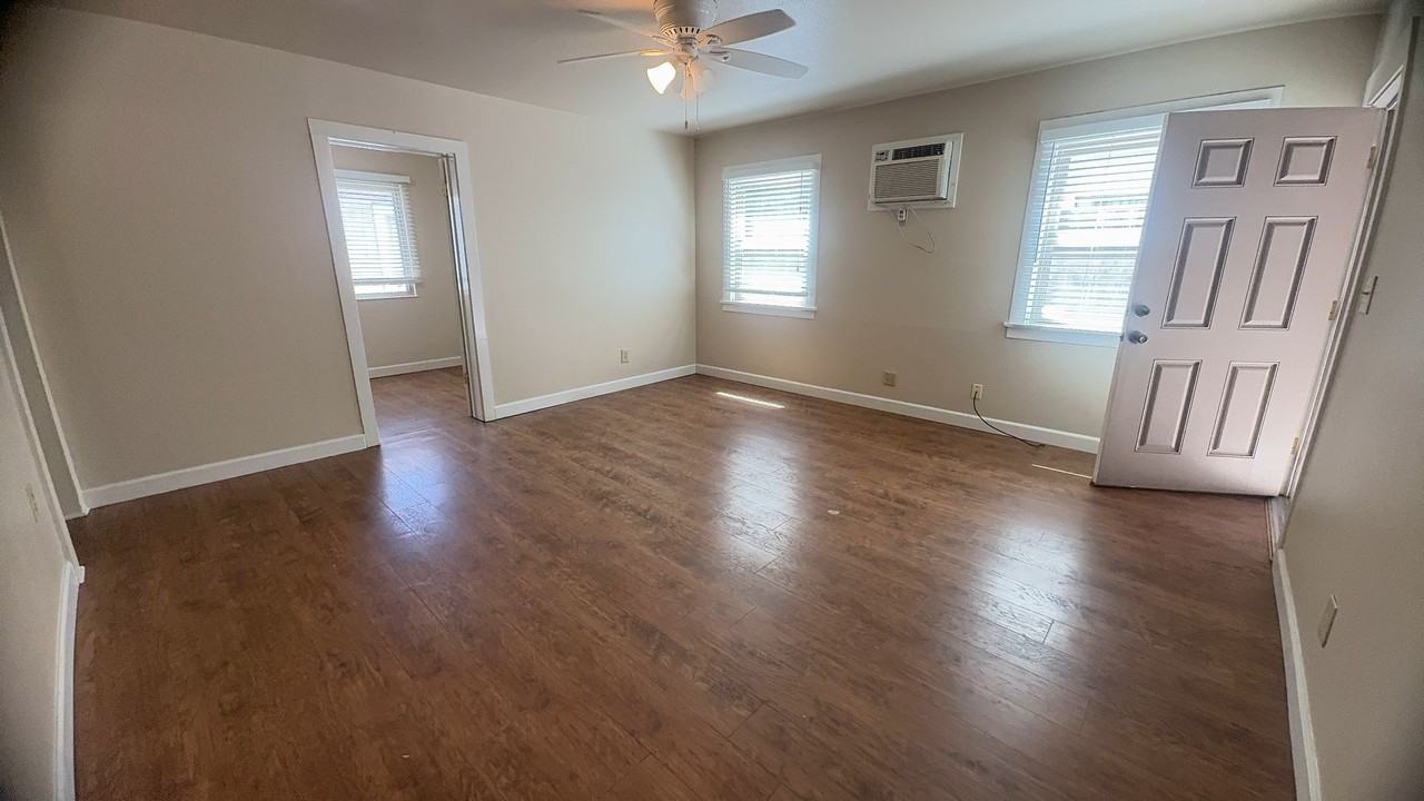 136 E Morris Ave - Photo 4 of 13