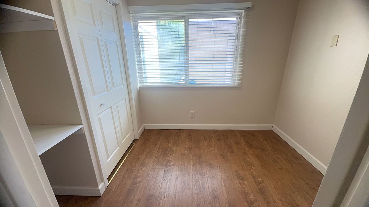 136 E Morris Ave - Photo 5 of 13