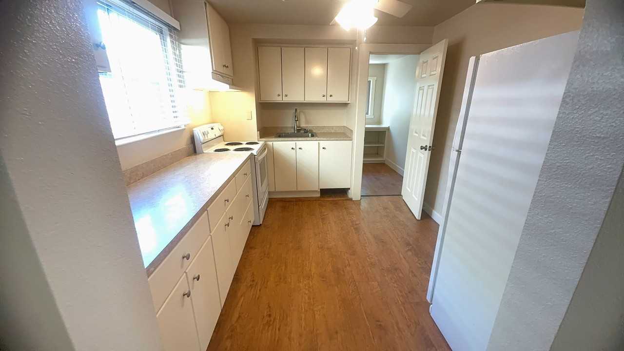 136 E Morris Ave - Photo 7 of 12
