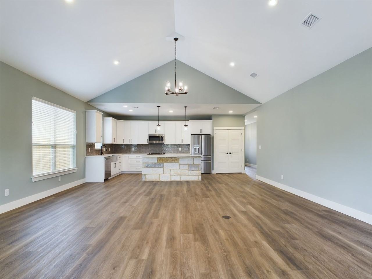 505 Mooney Ln - Photo 3 of 22