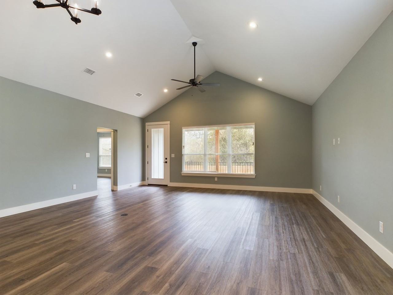 505 Mooney Ln - Photo 4 of 22