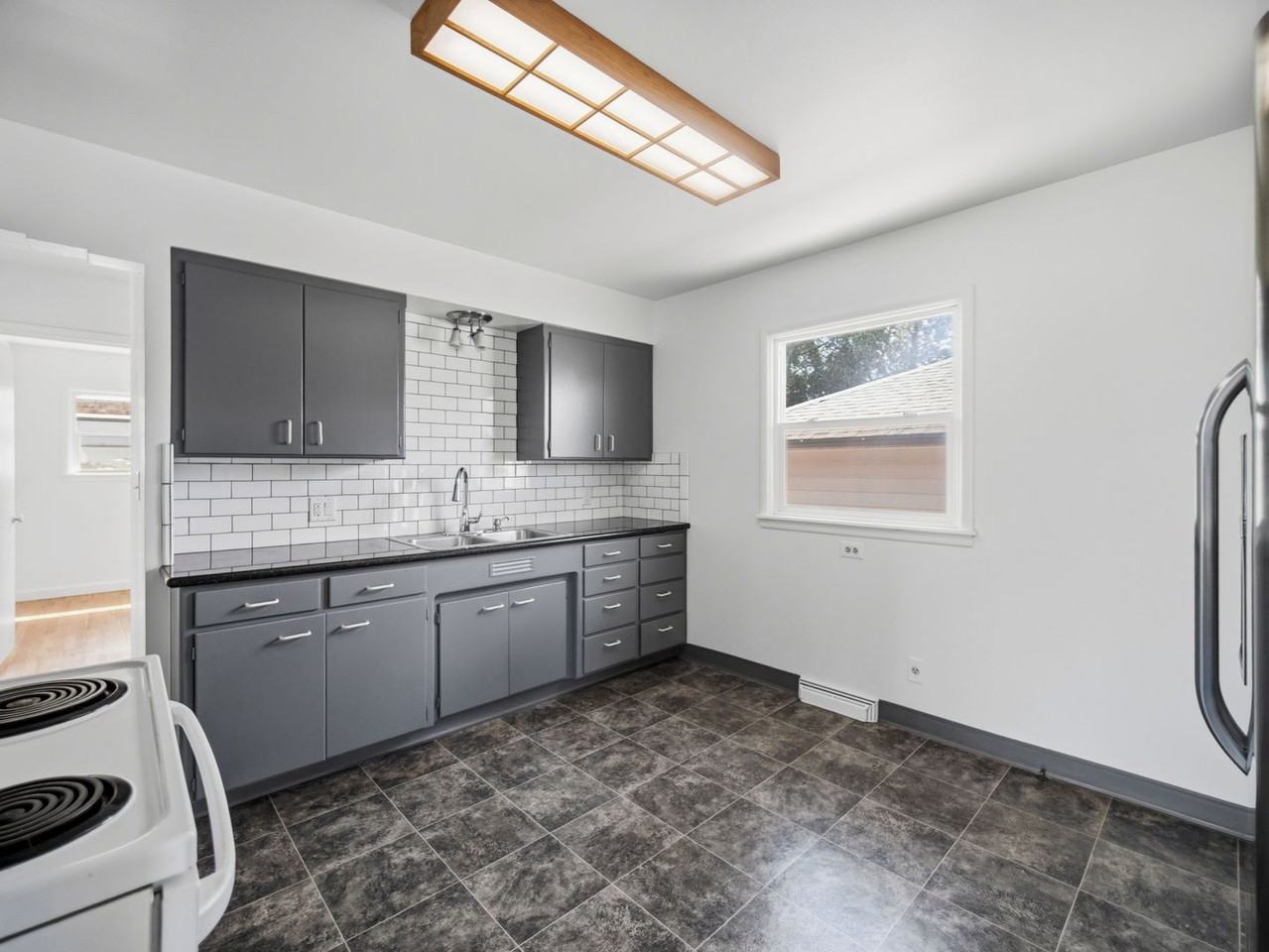 4127 W Broad Ave - Photo 2 of 36