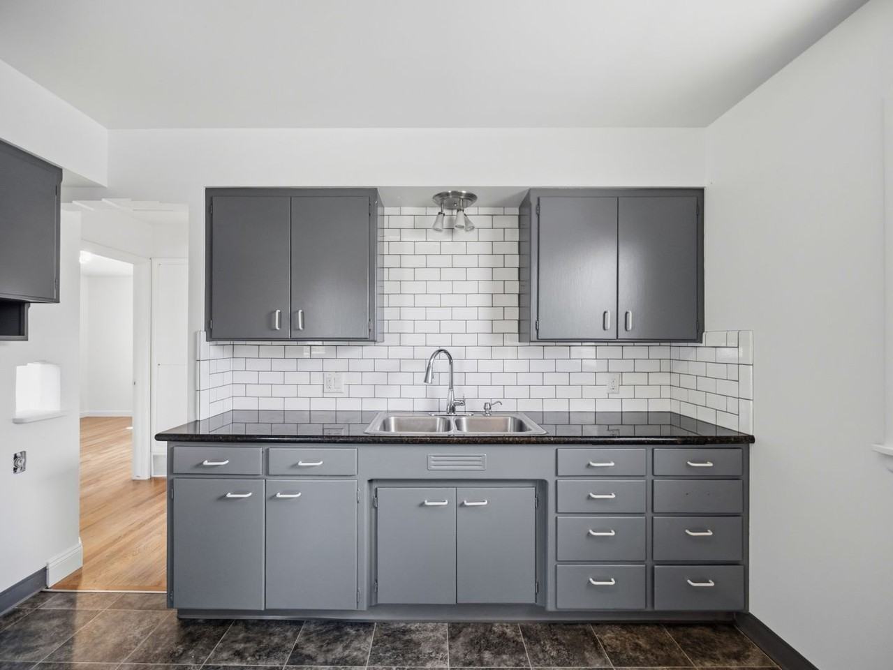 4127 W Broad Ave - Photo 5 of 36