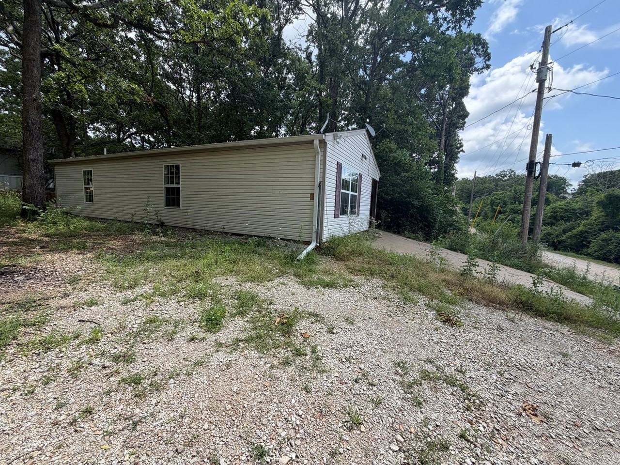4031 White Oak Rd - Photo 2 of 24