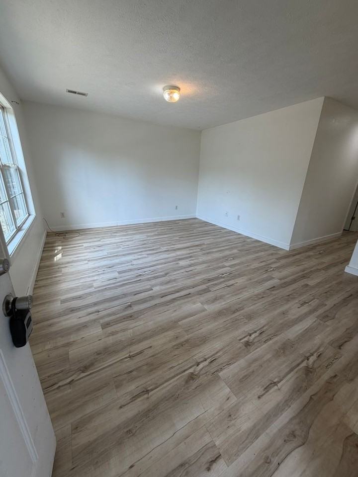 4031 White Oak Rd - Photo 4 of 24
