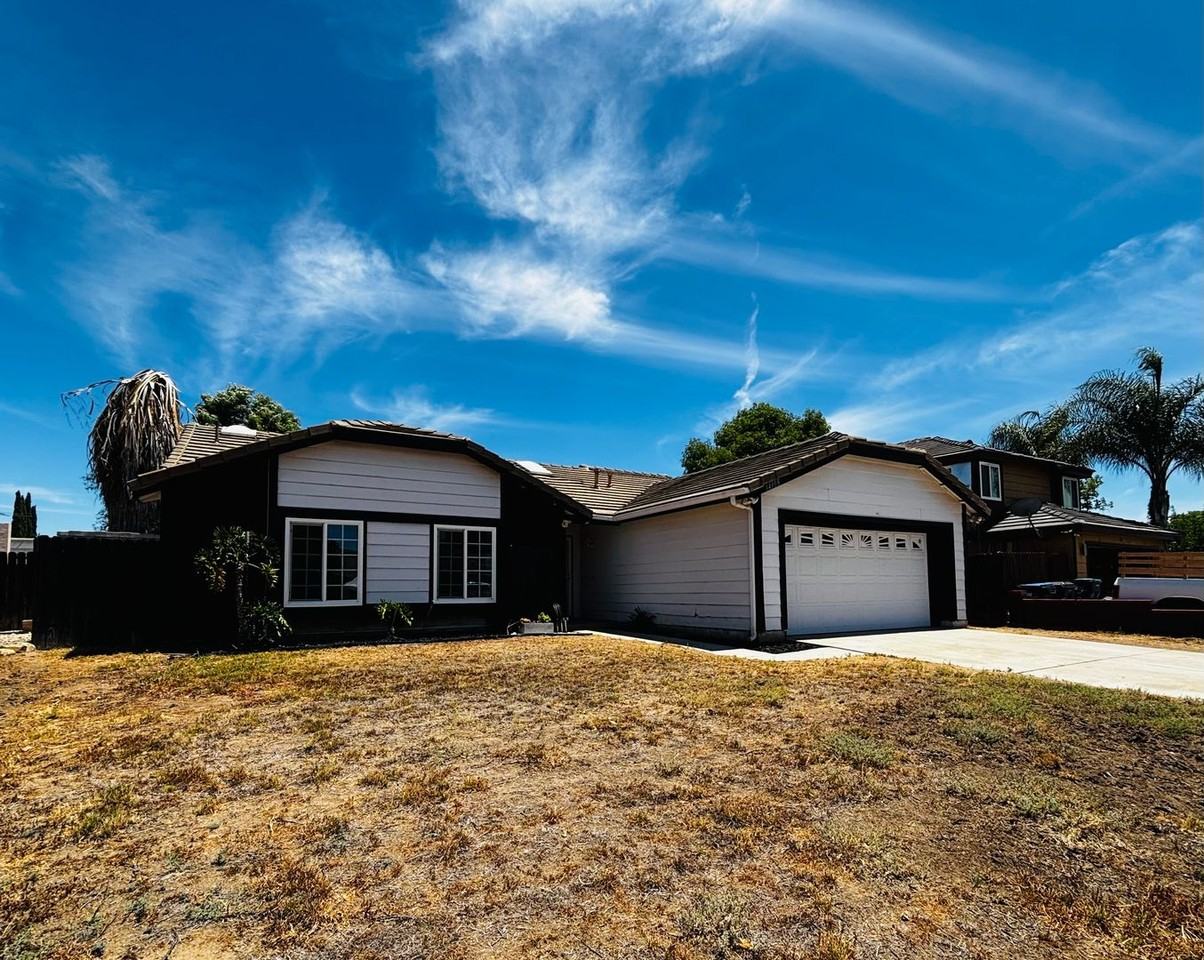 14108 Travers Dr - Photo 2 of 25