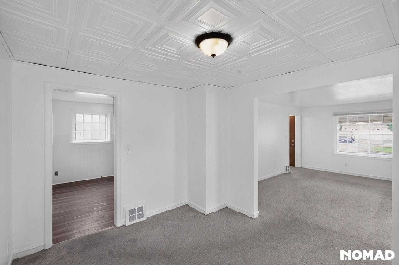 220 Michael Ave - Photo 7 of 22