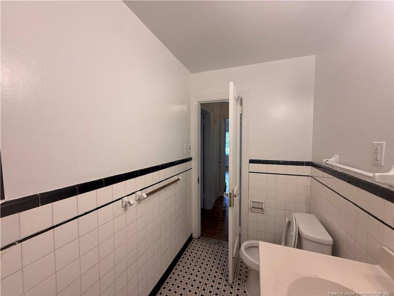 115 S Tarboro St - Photo 4 of 15