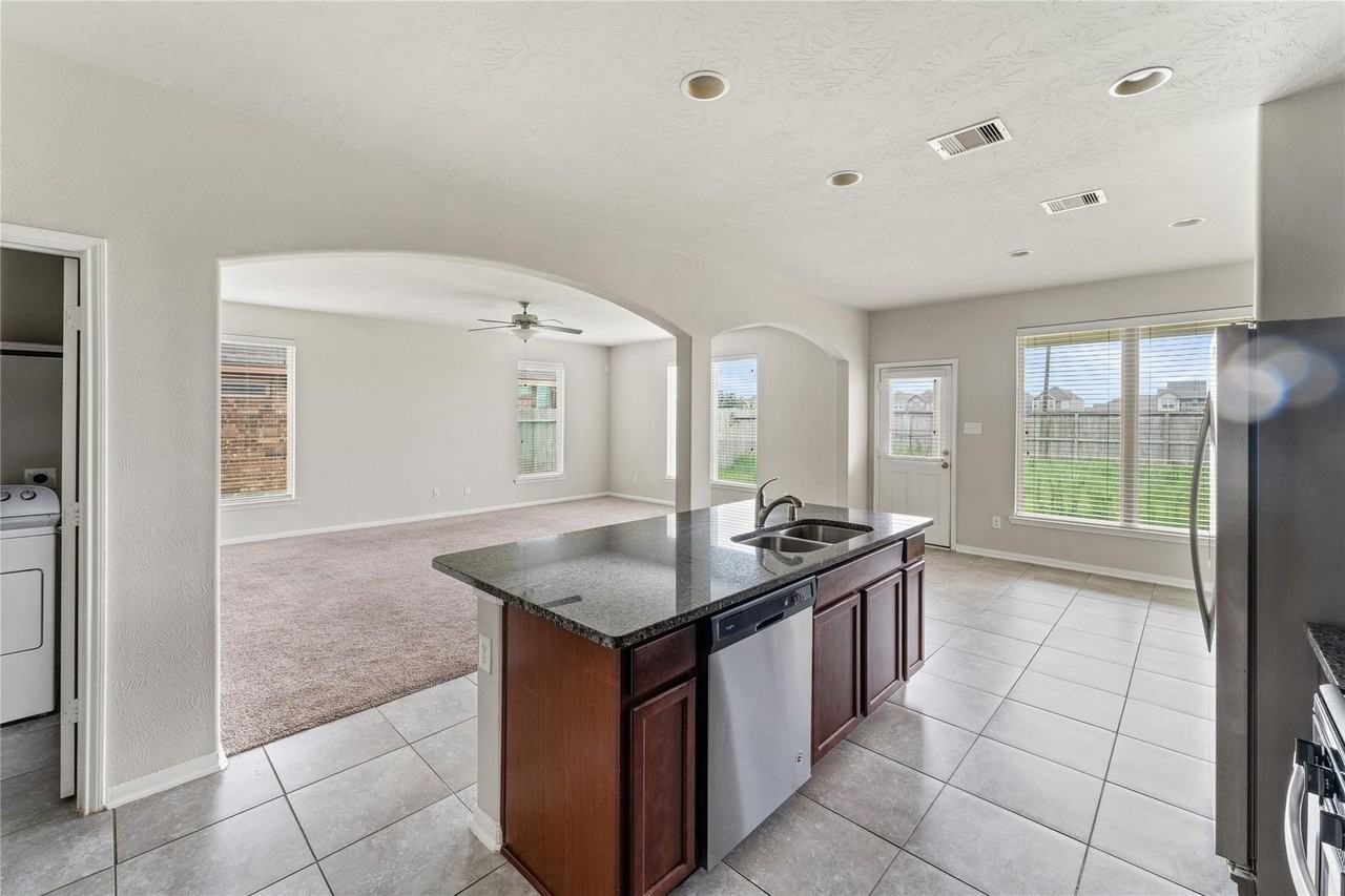 8014 Oxbow Manor Ln - Photo 7 of 28
