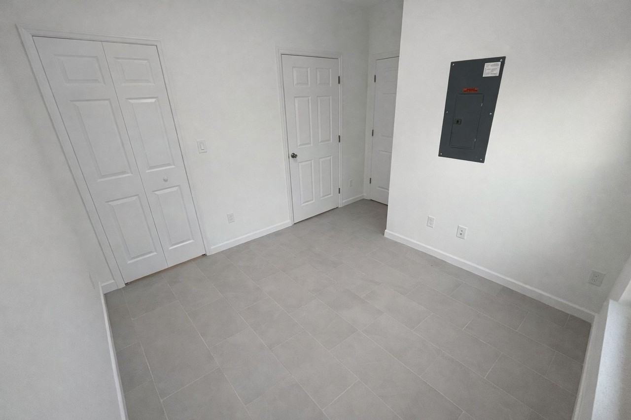 748 Genoa Ave S - Photo 7 of 12