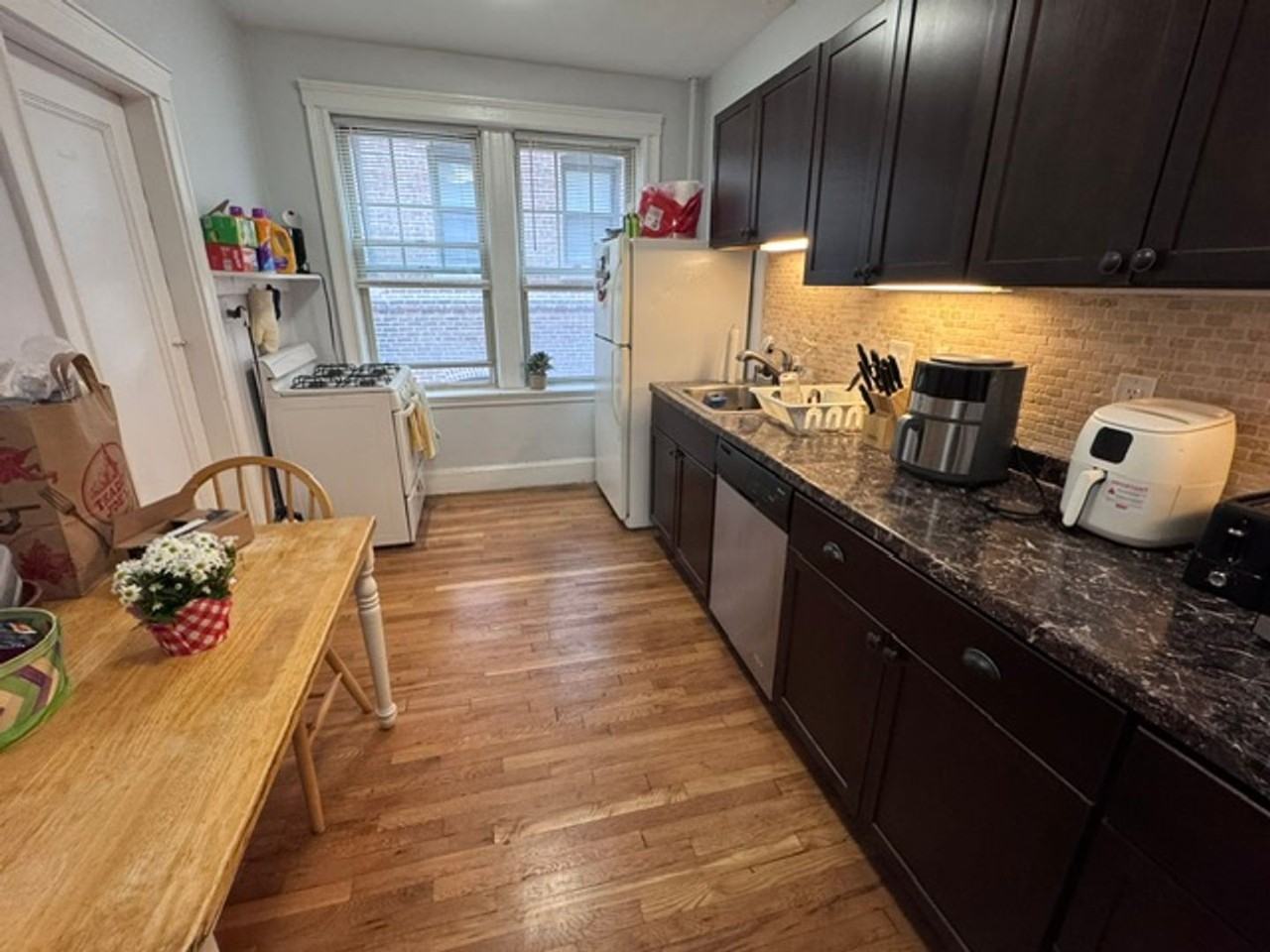 93 Chester St - Photo 2 of 11