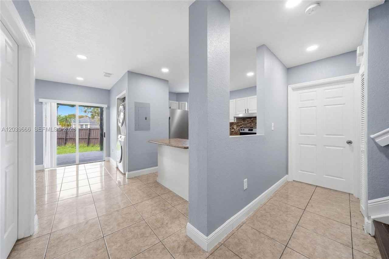 902 Sw 8th Pl - Photo 3 of 23